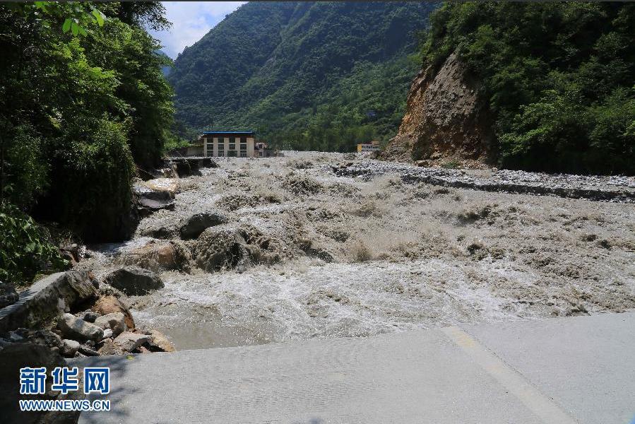 四川雅安石棉县暴雨灾害严重 草科乡依然告急